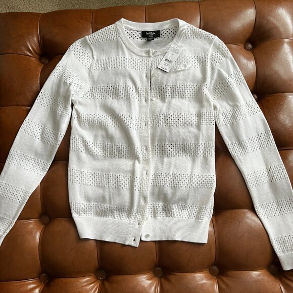 NWT! White Lightweight Cardigan / Buttondown Sweater - Picture 2 of 12